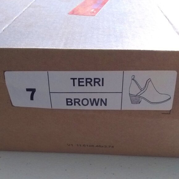 NWB ~ Sz 7 Block Heel! Brown Slip-On Ankle Booties ~ Journee Collection "Terri" - Picture 10 of 14